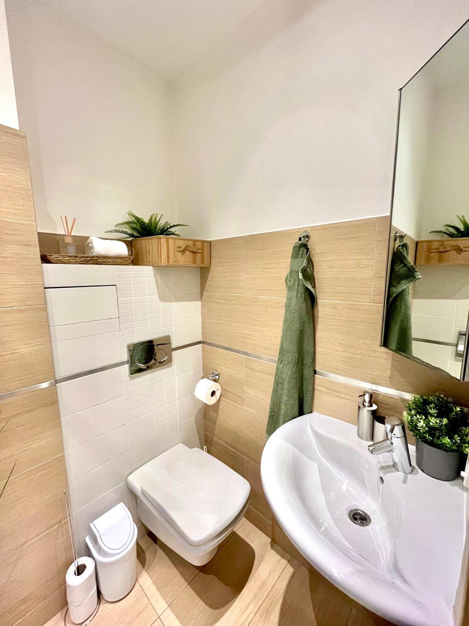 Apartment Jenny - Old Town, Free Private Parking, Ac Bratislava Exterior foto